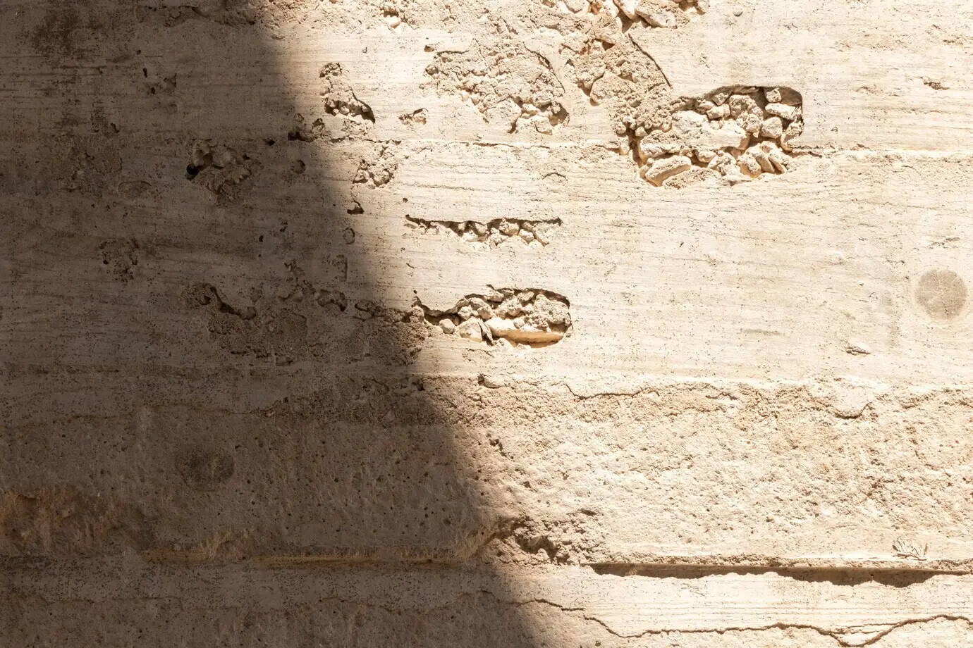 Nahaufnahme einer Steinwand im Grunge-Stil